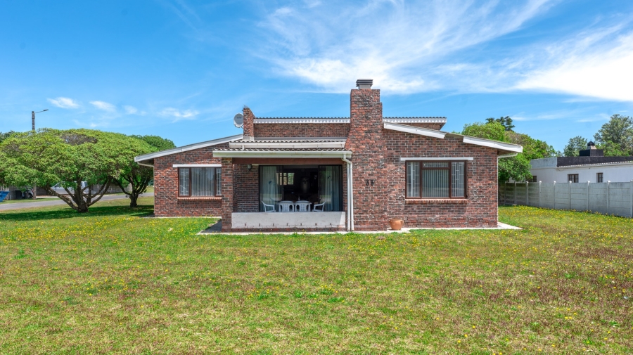 4 Bedroom Property for Sale in Struisbaai Western Cape